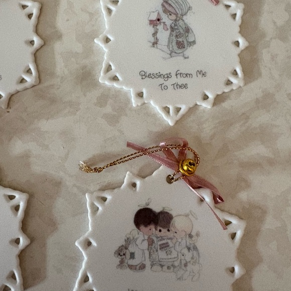 Precious Moments snowflake ornaments set of 4 - Picture 3 of 4